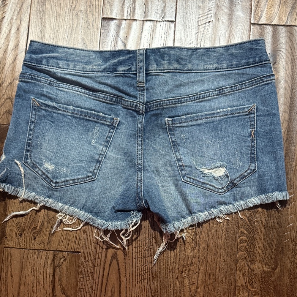 Express Women's Distressed Fringe Hem Denim Shorts - Medium Blue - Picture 3 of 3